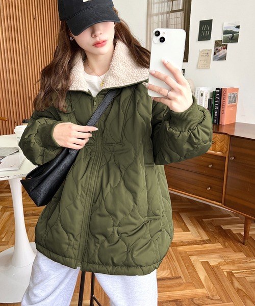 moment+（モーメントプラス）の「衿ボアフロントジップキルティング