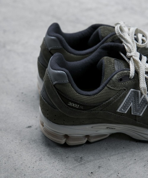 NEW BALANCE（ニューバランス）の「NEW BALANCE　M2002R（スニーカー・レディース・グリーン系その他・24/24.5/23.5）」の4枚目の写真