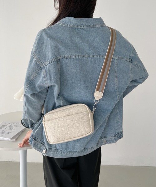 MYMOOD.（マイムード）の「square leather shoulder bag／PUスクエアミニショルダーバッグ（ショルダーバッグ・レディース・ブラック/アイボリー/グレイッシュベージュ/ダークブラウン/レッド・FREE）」の20枚目の写真