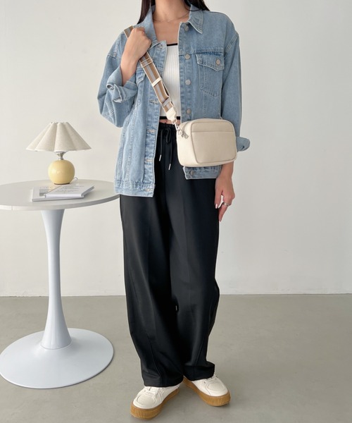 MYMOOD.（マイムード）の「square leather shoulder bag／PUスクエアミニショルダーバッグ（ショルダーバッグ・レディース・ブラック/アイボリー/グレイッシュベージュ/ダークブラウン/レッド・FREE）」の21枚目の写真