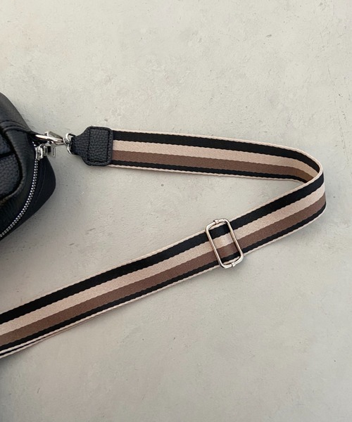 MYMOOD.（マイムード）の「square leather shoulder bag／PUスクエアミニショルダーバッグ（ショルダーバッグ・レディース・ブラック/アイボリー/グレイッシュベージュ/ダークブラウン/レッド・FREE）」の16枚目の写真