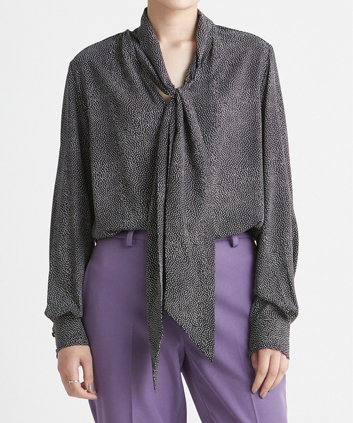 INED CLARO(イネドクラロ)の「ランダムドット2WAYボウタイブラウス【セットアップ対応】(シャツ/ブラウス・レディース・オフホワイト/ブラック/ブルー・フリー)」の3枚目の写真