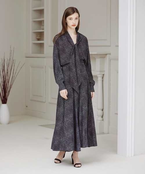 INED CLARO(イネドクラロ)の「ランダムドット2WAYボウタイブラウス【セットアップ対応】(シャツ/ブラウス・レディース・オフホワイト/ブラック/ブルー・フリー)」の20枚目の写真