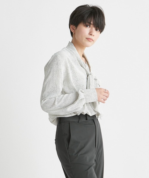 INED CLARO(イネドクラロ)の「ランダムドット2WAYボウタイブラウス【セットアップ対応】(シャツ/ブラウス・レディース・オフホワイト/ブラック/ブルー・フリー)」の12枚目の写真