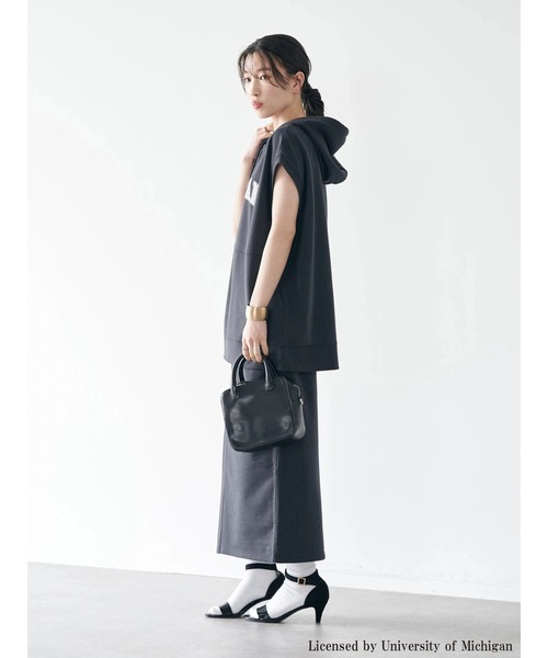 earth music&ecology（アースミュージックアンドエコロジー）の「別注 MICHIGAN ミニ裏毛タイトスカート（スカート・レディース・チャコールグレー/イエロー/ホワイト系その他・FREE）」の12枚目の写真