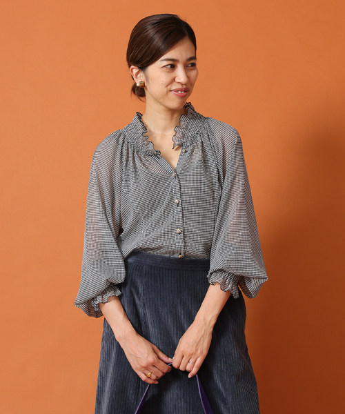 【美品】IENA LA BOUCLE 楊柳プリントフリルブラウス　日本製 IENA LA BOUCLE（イエナラブークル）の「IENA LA BOUCLE 楊柳