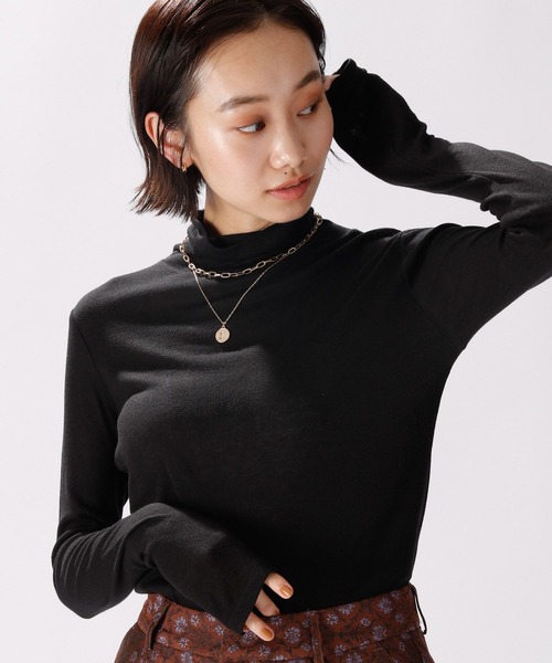 niko and...（ニコアンド）の「テンセル混シアータートルプルオーバー（Tシャツ/カットソー・レディース・ブラック/オフホワイト/オレンジ/ブルー/グリーン・MEDIUM/LARGE）」の2枚目の写真