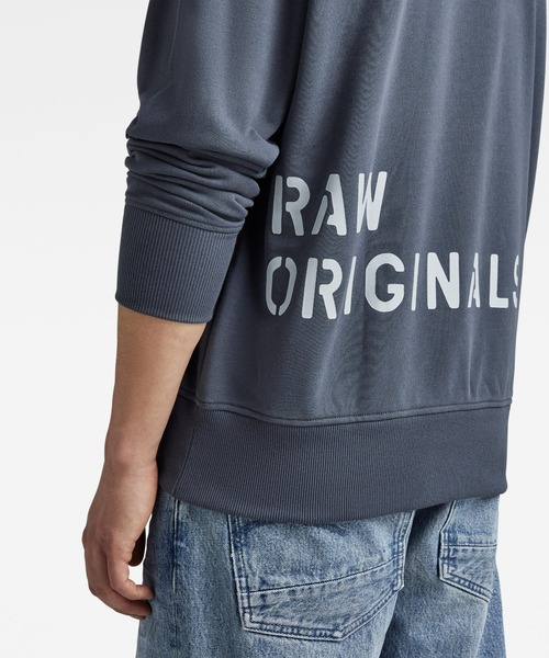 G-STAR（ジースター）の「MULTI GRAPHIC OVERSIZED SWEATER/オーバーサイズミリタリーステンシルロゴスウェット（スウェット・メンズ・ブルー系その他/ダークグリーン/ダークブラック・X-SMALL/SMALL/MEDIUM/LARGE/X-LARGE）」の5枚目の写真