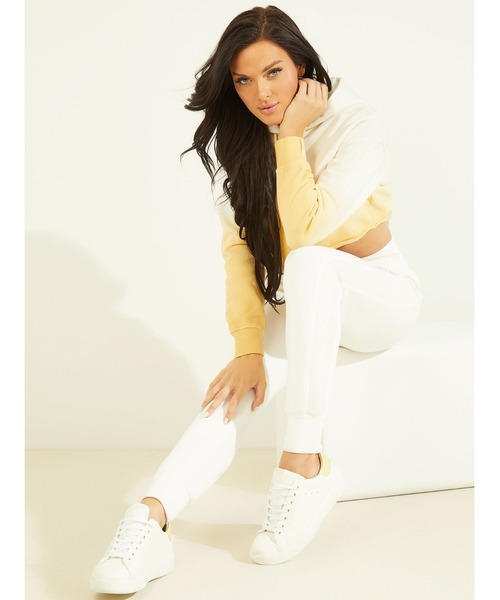 Guess（ゲス）の「Anise Ombre Cropped Hoodie（パーカー・レディース・ライトグリーン/イエロー/ピンク・LARGE/SMALL/MEDIUM/X-SMALL）」の6枚目の写真