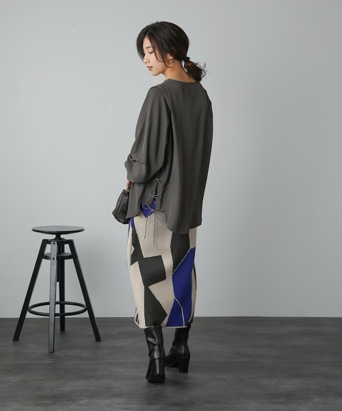 Bou Jeloud(ブージュルード)の「袖コンシャスチュニック(シャツ/ブラウス・レディース・オフホワイト/チャコールグレー・38)」の8枚目の写真