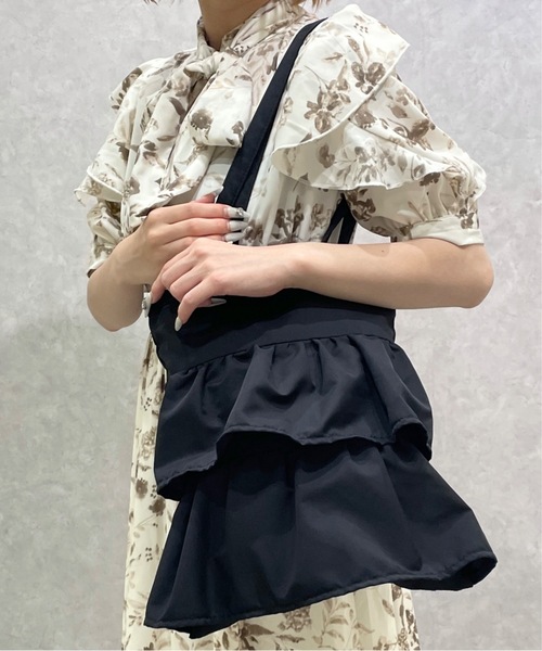 one way（ワンウェイ）の「ティアードフリルトート（トートバッグ・レディース・ブラック/ベージュ/ライトピンク/ライトブルー/イエロー・FREE）」の2枚目の写真