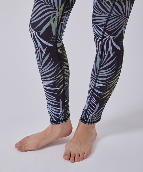 NERGY(ナージー)の「【UV】CREORAリーフ柄スポーツレギンス(レギンス/スパッツ・レディース・ブラック/ブルー・L/M/S)」の11枚目の写真