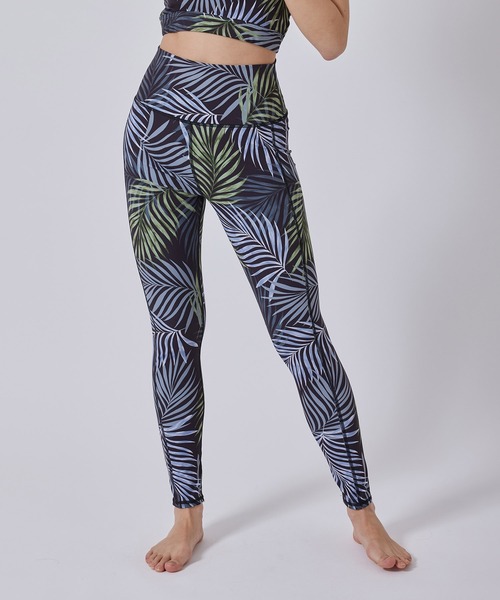 NERGY(ナージー)の「【UV】CREORAリーフ柄スポーツレギンス(レギンス/スパッツ・レディース・ブラック/ブルー・L/M/S)」の4枚目の写真