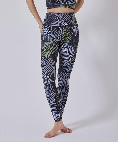 NERGY(ナージー)の「【UV】CREORAリーフ柄スポーツレギンス(レギンス/スパッツ・レディース・ブラック/ブルー・L/M/S)」の3枚目の写真