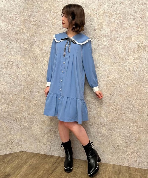 axes femme POETIQUE（アクシーズファムポエティック）の「メッセージリボンビッグ襟ワンピース（ワンピース・レディース・ブルー/ピンク/ブラック・MEDIUM）」の2枚目の写真