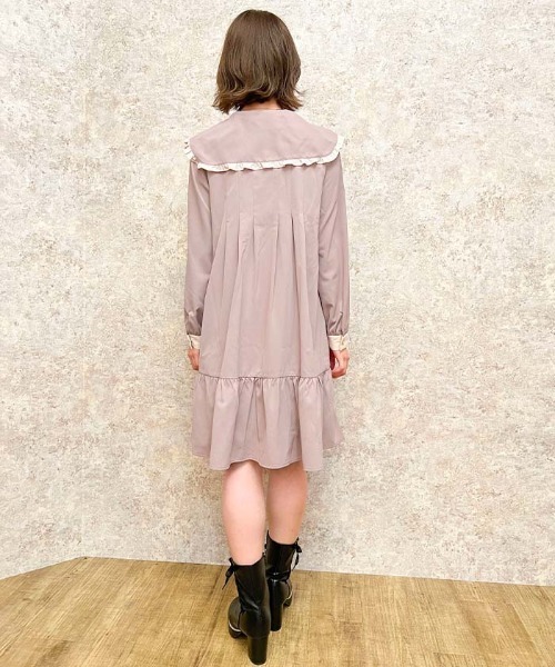 axes femme POETIQUE（アクシーズファムポエティック）の「メッセージリボンビッグ襟ワンピース（ワンピース・レディース・ブルー/ピンク/ブラック・MEDIUM）」の4枚目の写真