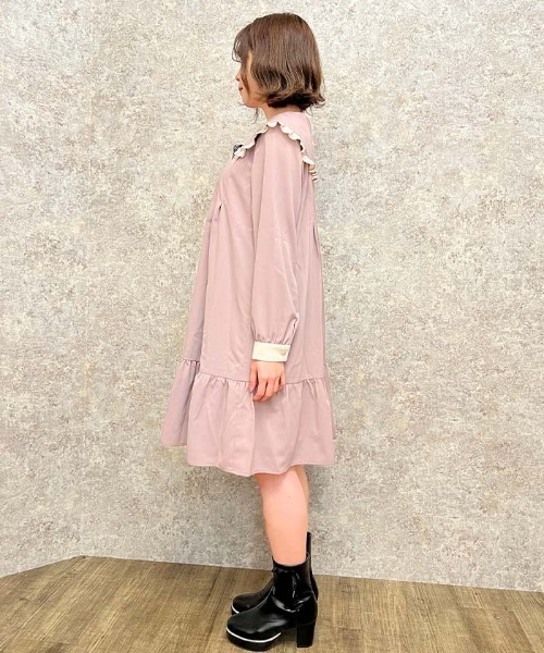 axes femme POETIQUE（アクシーズファムポエティック）の「メッセージリボンビッグ襟ワンピース（ワンピース・レディース・ブルー/ピンク/ブラック・MEDIUM）」の5枚目の写真