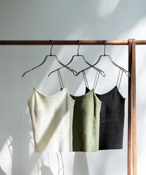 UR'S（ユアーズ）の「ｶｯﾌﾟ付ﾊﾞｯｸｵｰﾌﾟﾝﾆｯﾄｷｬﾐｿｰﾙ（キャミソール・レディース・オフホワイト/カーキ/ブラック・S/M）」の2枚目の写真