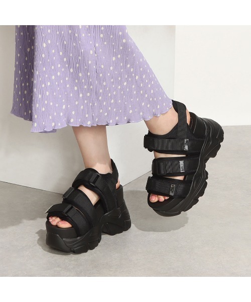 Mafmof（マフモフ）の「Mafmof(マフモフ)厚底ボリュームソールスポーツサンダル（サンダル・レディース・ホワイト/ブラック・L/M/S/LL）」の18枚目の写真