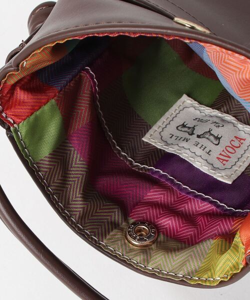AVOCA（アヴォカ）の「AVOCA 合皮がま口ショルダー / アヴォカ ゴウヒガマグチショルダー（ショルダーバッグ・レディース・ブラウン/ホワイト/ブラック・ONE SIZE）」の4枚目の写真