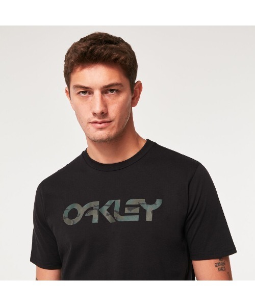 OAKLEY(オークリー)の「オークリー MARK II TEE 2.0 /LIFESTYLE ライフスタイル/カジュアル/ Tシャツ/OAKLEY(Tシャツ/カットソー・メンズ・ブラック×ホワイト/ライトグリーン/ライトグレー/ホワイト/ネイビー/ダークグレー/ブラック系その他/ブラック×グリーン/ホワイト×ブラック/イエロー系その他/レッド・L/M/S)」の4枚目の写真