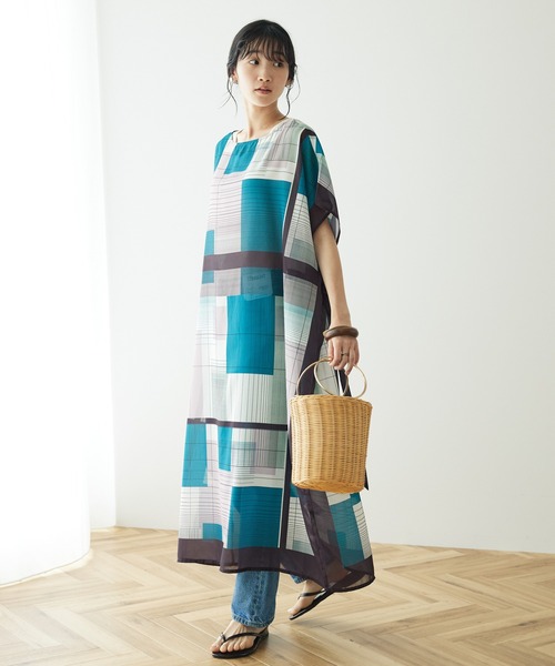 CRAFT STANDARD BOUTIQUE(クラフトスタンダードブティック)の「スカーフ柄ワンピース ◆(ワンピース・レディース・マルチ/ブラック・FREE)」の2枚目の写真
