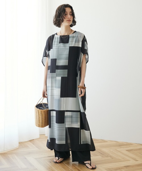 CRAFT STANDARD BOUTIQUE(クラフトスタンダードブティック)の「スカーフ柄ワンピース ◆(ワンピース・レディース・マルチ/ブラック・FREE)」の1枚目の写真