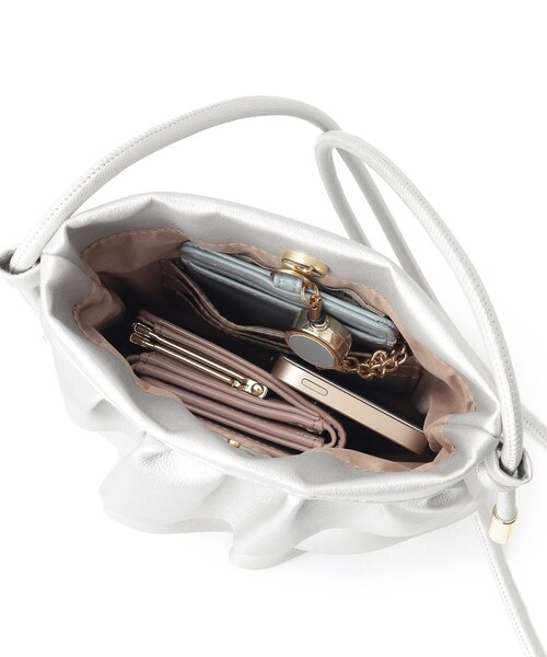 SHOO・LA・RUE(シューラルー)の「◆フリルミニショルダーバッグ(ショルダーバッグ・レディース・オフホワイト/シルバー/ブラック・00)」の10枚目の写真