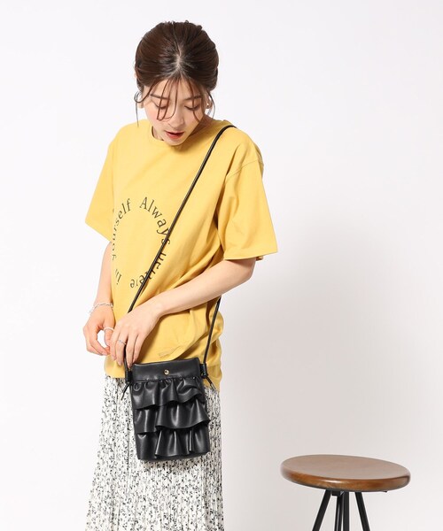 SHOO・LA・RUE(シューラルー)の「◆フリルミニショルダーバッグ(ショルダーバッグ・レディース・オフホワイト/シルバー/ブラック・00)」の13枚目の写真