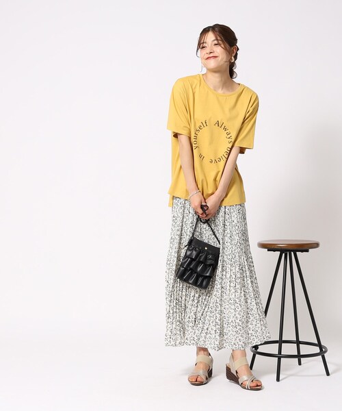 SHOO・LA・RUE(シューラルー)の「◆フリルミニショルダーバッグ(ショルダーバッグ・レディース・オフホワイト/シルバー/ブラック・00)」の5枚目の写真