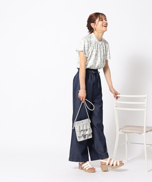 SHOO・LA・RUE(シューラルー)の「◆フリルミニショルダーバッグ(ショルダーバッグ・レディース・オフホワイト/シルバー/ブラック・00)」の7枚目の写真