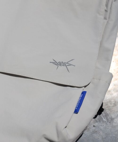 SEQUENZ(シークエンズ)の「【SEQUENZ(シークエンズ)】TECH SHOULDER BAG / テックショルダーバッグ(ショルダーバッグ・メンズ・ブラック/グレー・FREE)」の15枚目の写真