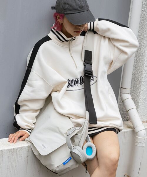 SEQUENZ(シークエンズ)の「【お気に入り10000人突破】/ 大容量 / テックショルダーバッグ / TECH SHOULDER BAG(ショルダーバッグ・メンズ・ブラック/グレー・FREE)」の5枚目の写真