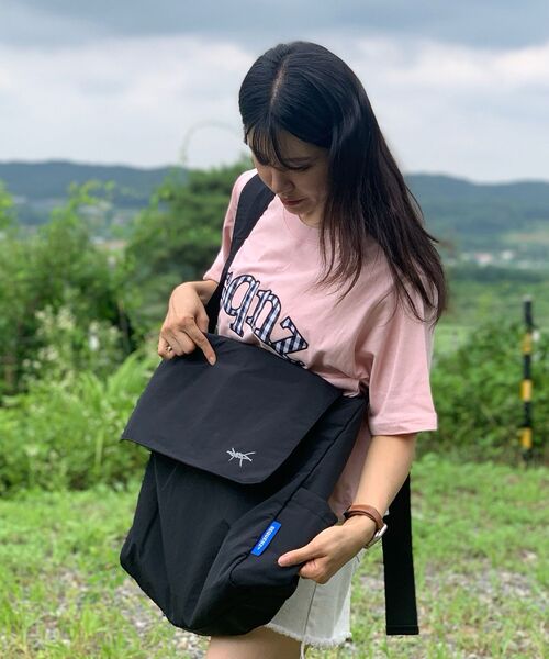 SEQUENZ(シークエンズ)の「【お気に入り10000人突破】/ 大容量 / テックショルダーバッグ / TECH SHOULDER BAG(ショルダーバッグ・メンズ・ブラック/グレー・FREE)」の11枚目の写真