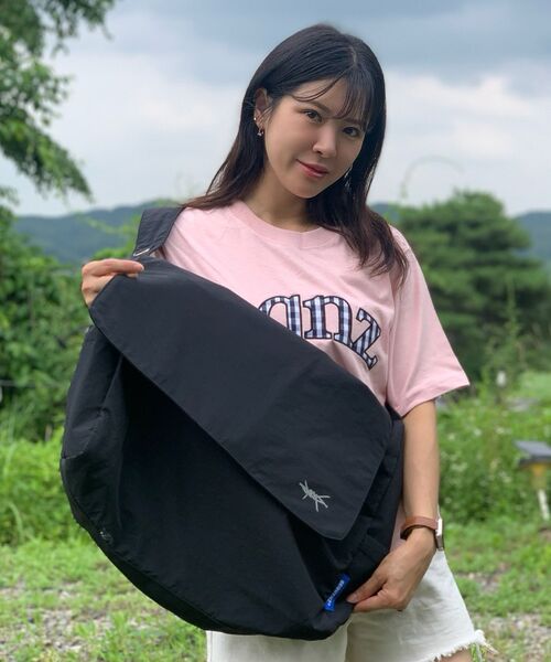 SEQUENZ(シークエンズ)の「【お気に入り10000人突破】/ 大容量 / テックショルダーバッグ / TECH SHOULDER BAG(ショルダーバッグ・メンズ・ブラック/グレー・FREE)」の12枚目の写真