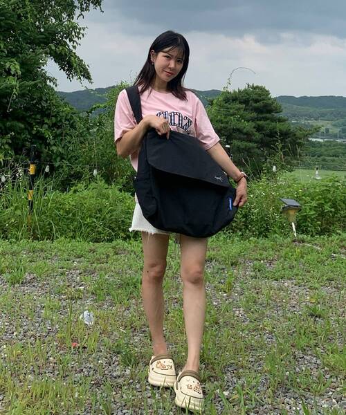 SEQUENZ(シークエンズ)の「【お気に入り10000人突破】/ 大容量 / テックショルダーバッグ / TECH SHOULDER BAG(ショルダーバッグ・メンズ・ブラック/グレー・FREE)」の13枚目の写真