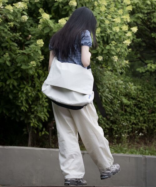 SEQUENZ(シークエンズ)の「【お気に入り10000人突破】/ 大容量 / テックショルダーバッグ / TECH SHOULDER BAG(ショルダーバッグ・メンズ・ブラック/グレー・FREE)」の18枚目の写真