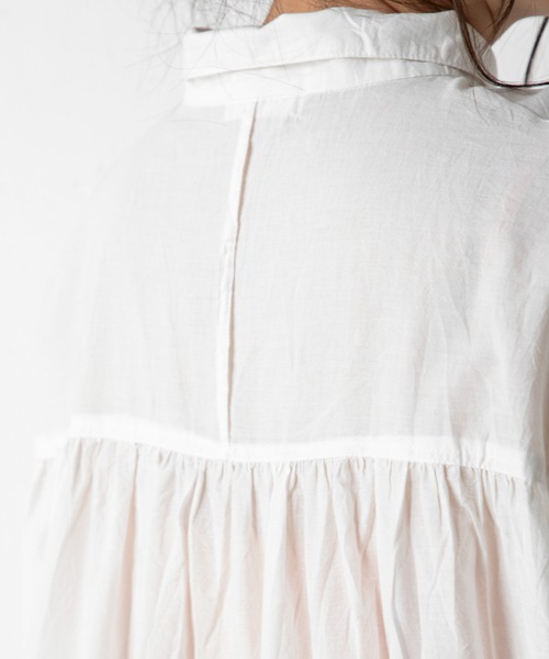 MILLION CARATS（ミリオンカラッツ）の「【STYLE4】バックスカラップチュニック（シャツ/ブラウス・レディース・オフホワイト/パープル/ブラック・FREE）」の4枚目の写真