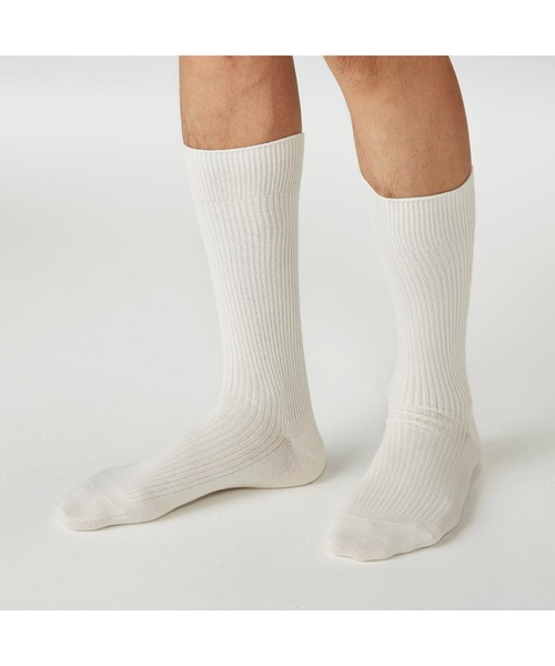 無印良品（ムジルシリョウヒン）の「足なり直角　ズレ落ちにくい　リブ編み靴下（紳士）（ソックス/靴下・メンズ・チャコールグレー/ホワイト/ブラウン系1/ブラック/カーキ/グレー/ネイビー系/ブラウン/オフホワイト/オレンジ系2/ボルドー/ブルー/キナリ/ダークグリーン・25-27CM/27-29cm）」の18枚目の写真