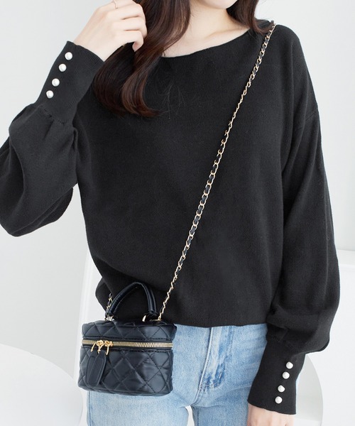 alotta（アロッタ）の「≪綿100≫パール調ボタン付ミラノリブニット【Sサイズ展開あり】（ニット/セーター・レディース・ネイビー/グレイッシュベージュ/コーラルピンク/ブルー/ミント/ホワイト/ブラック/サーモンピンク/ピンク/ライトブルー・L/5L/3L/LL/S/4L/M）」の3枚目の写真