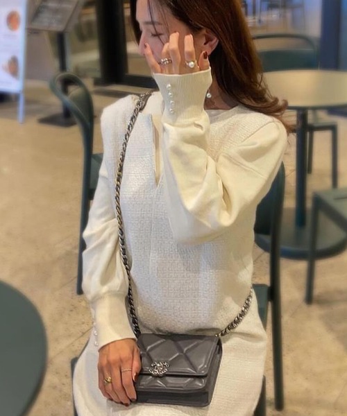 alotta（アロッタ）の「≪綿100≫パール調ボタン付ミラノリブニット【Sサイズ展開あり】（ニット/セーター・レディース・ネイビー/グレイッシュベージュ/コーラルピンク/ブルー/ミント/ホワイト/ブラック/サーモンピンク/ピンク/ライトブルー・L/5L/3L/LL/S/4L/M）」の22枚目の写真