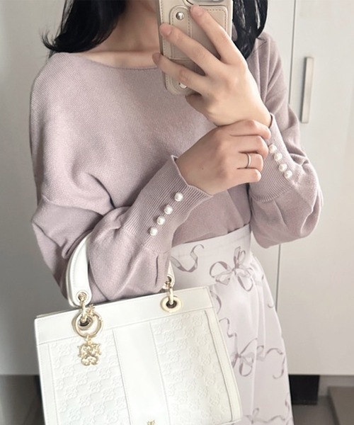 alotta（アロッタ）の「≪綿100≫パール調ボタン付ミラノリブニット【Sサイズ展開あり】（ニット/セーター・レディース・ネイビー/グレイッシュベージュ/コーラルピンク/ブルー/ミント/ホワイト/ブラック/サーモンピンク/ピンク/ライトブルー・L/5L/3L/LL/S/4L/M）」の20枚目の写真