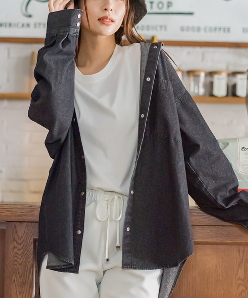 VICKY(ビッキー)の「【最旬トレンド!デニムアイテム】デニムオーバーシャツ《洗濯機で洗える》(シャツ/ブラウス・レディース・ダークネイビー/ブラック系その他・M)」の1枚目の写真