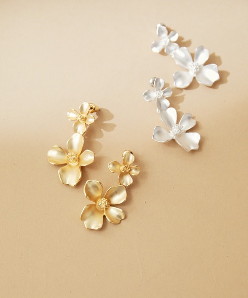 VIS（ビス）の「ダブルフラワーピアス（ピアス（両耳用）・レディース・シルバー/ゴールド・FREE）」の3枚目の写真