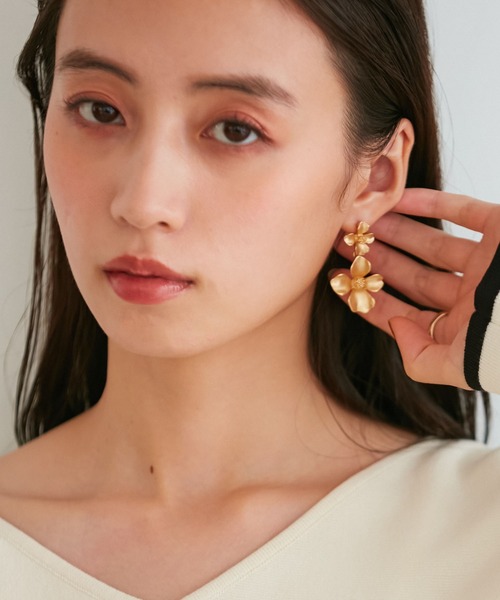 VIS（ビス）の「ダブルフラワーピアス（ピアス（両耳用）・レディース・シルバー/ゴールド・FREE）」の12枚目の写真