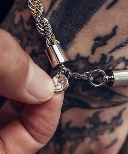 Subciety(サブサエティ)の「TWIST COMBI CHAIN BRACELET(ブレスレット・メンズ・シルバー×ゴールド/ゴールド系その他・FREE)」の12枚目の写真