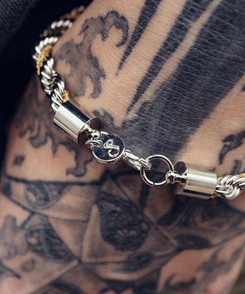 Subciety(サブサエティ)の「TWIST COMBI CHAIN BRACELET(ブレスレット・メンズ・シルバー×ゴールド/ゴールド系その他・FREE)」の13枚目の写真
