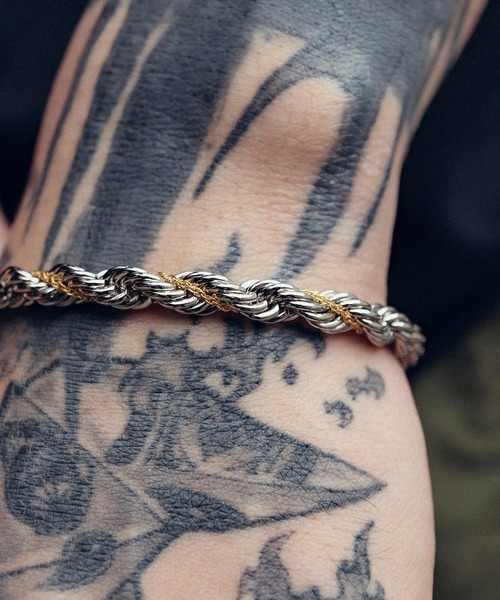 Subciety(サブサエティ)の「TWIST COMBI CHAIN BRACELET(ブレスレット・メンズ・シルバー×ゴールド/ゴールド系その他・FREE)」の10枚目の写真