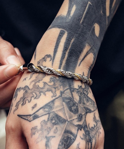 Subciety(サブサエティ)の「TWIST COMBI CHAIN BRACELET(ブレスレット・メンズ・シルバー×ゴールド/ゴールド系その他・FREE)」の14枚目の写真