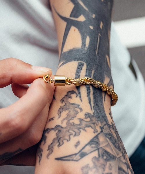 Subciety(サブサエティ)の「TWIST COMBI CHAIN BRACELET(ブレスレット・メンズ・シルバー×ゴールド/ゴールド系その他・FREE)」の18枚目の写真
